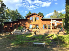 Wonderful wooden house next to lake and Stockholm archipelago, Boo